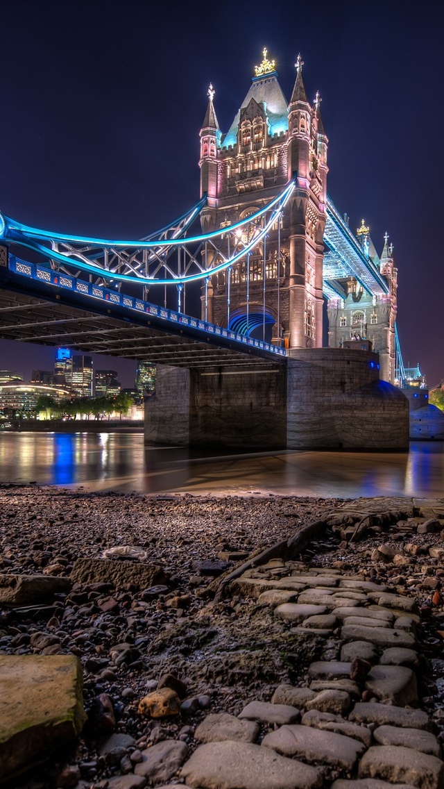 London at night iPhone 5 wallpaper 640*1136