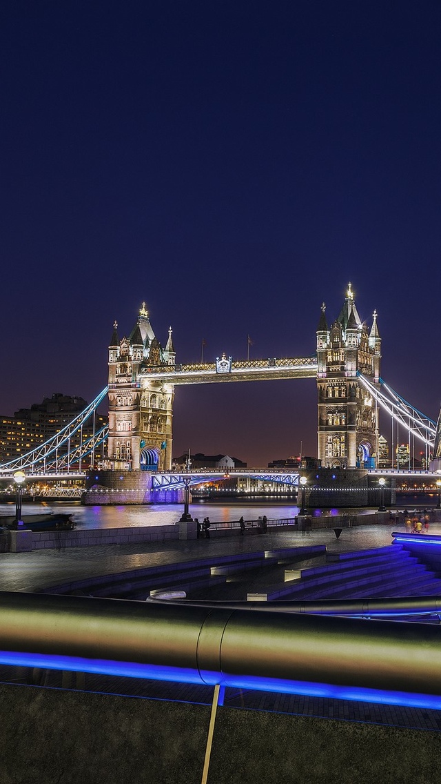 View of London bridge iPhone 5 wallpaper 640*1136