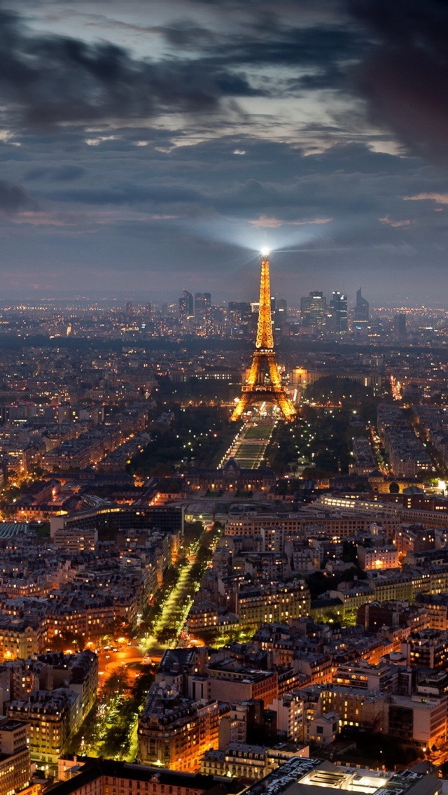 Eiffel Tower in Paris at night iPhone 5 wallpaper 640*1136