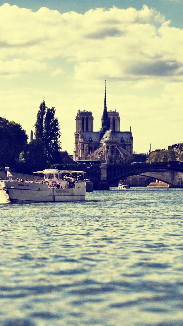 Paris River View iPhone 5 wallpaper 640*1136